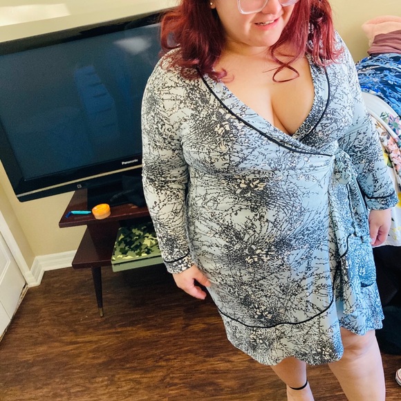 Dress - Picture 9 of 10